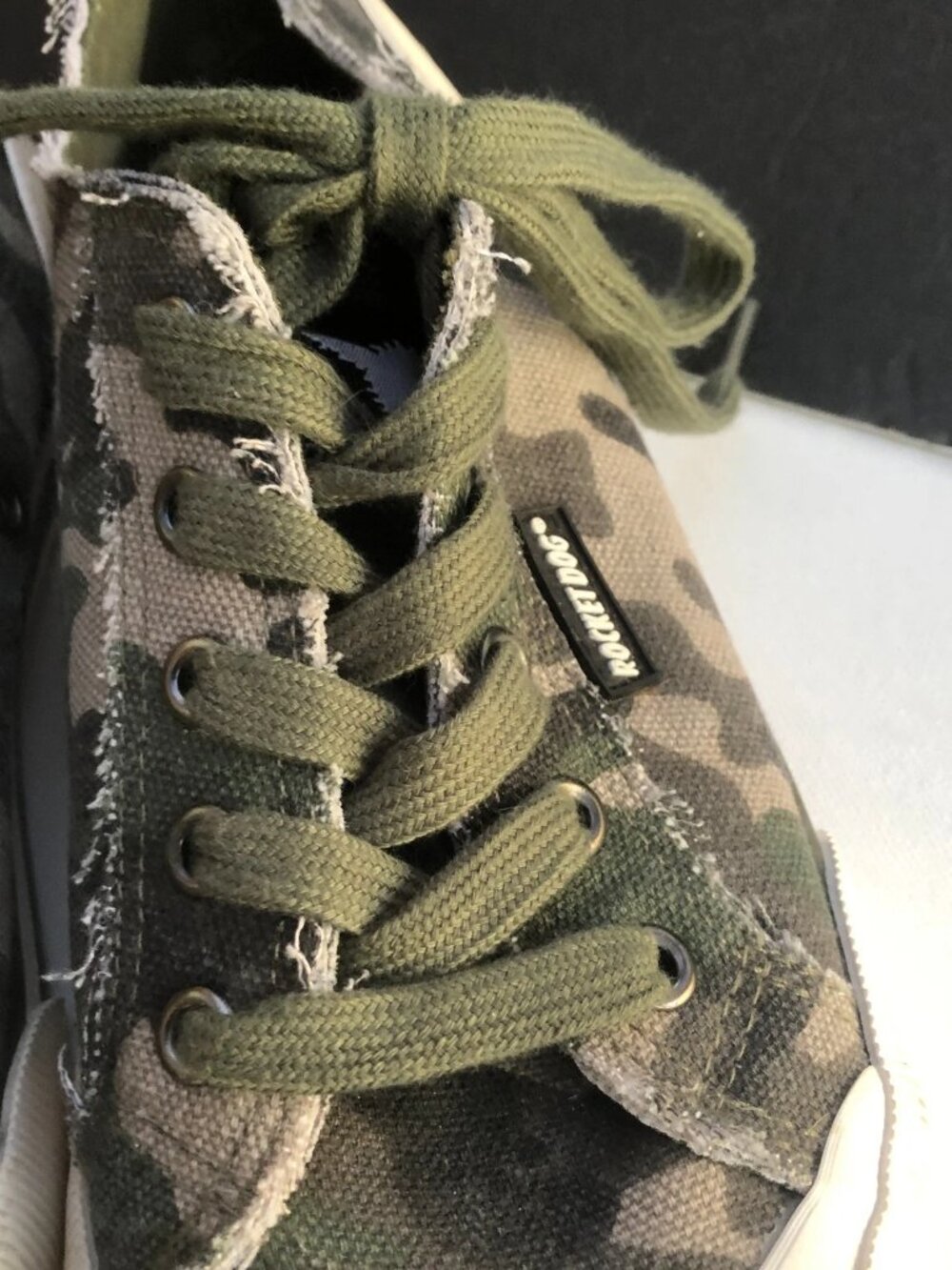 Rocket Dog Women& Sneaker Canvas Lace-up Gray Camo Shoes Sz 6.5 Frayed Edges - Picture 10 of 13